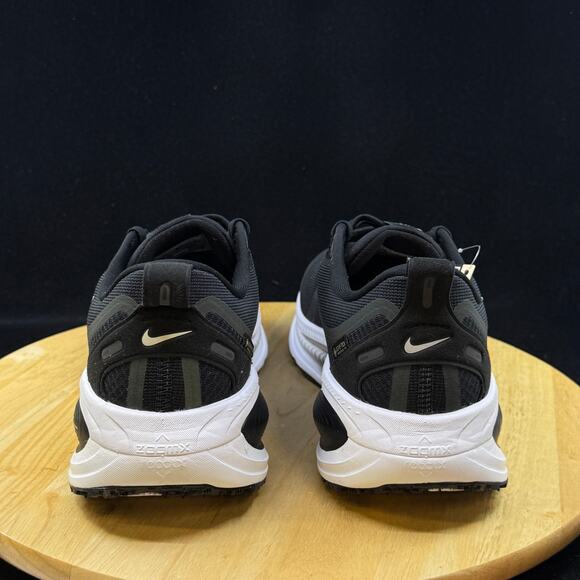 Size 8.5- Nike Vomero 18 GTX  (GORE-TEX) HQ7001-002 Black/ Metallic Silver main image 8